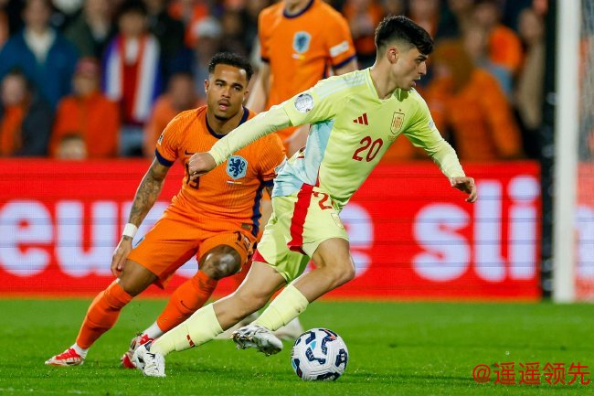 首回合荷兰2-2西班牙